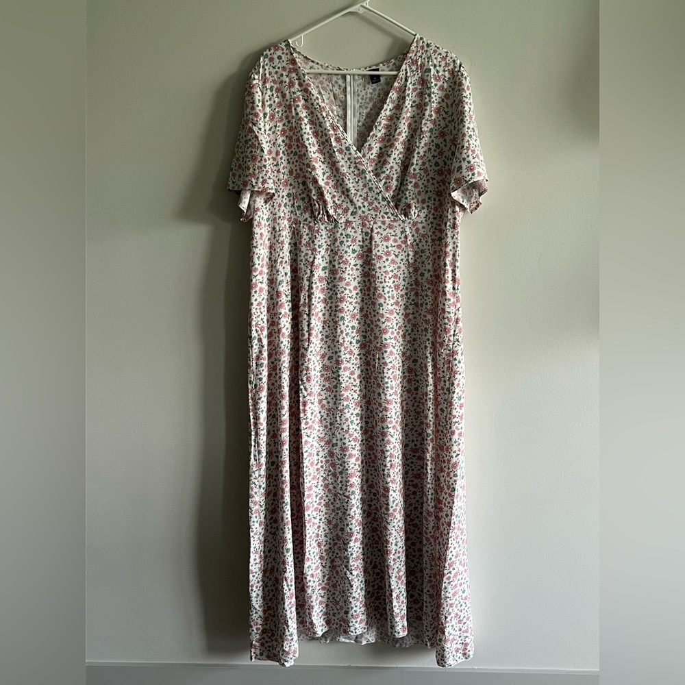 Floral V-Neck Maxi Dress - Plus
